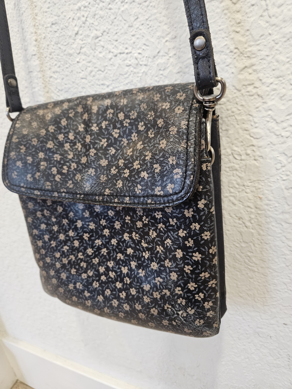 Patricia Nash "Venezia" Floral Crossbody Bag – Denim Daisies Pattern